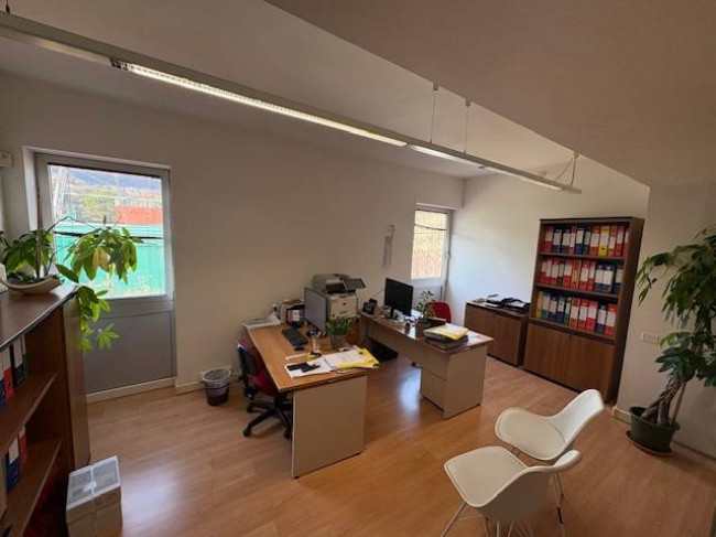 Locale commerciale in vendita a Narni