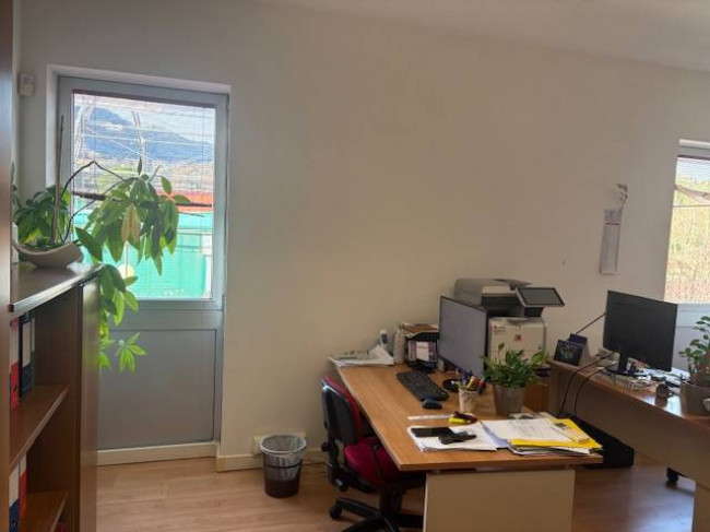 Locale commerciale in vendita a Narni