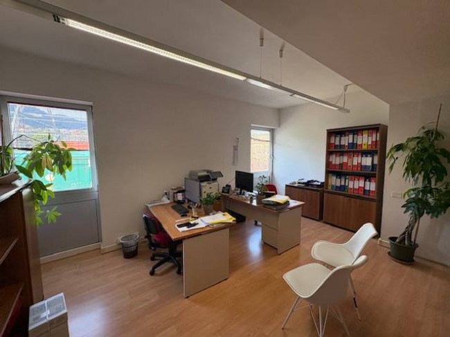 Locale commerciale in vendita a Narni