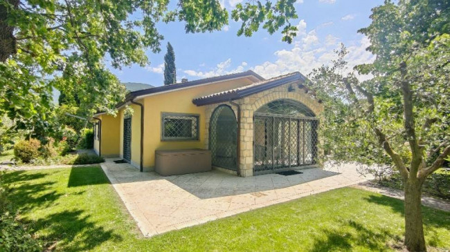 Villa in vendita a Montecchio