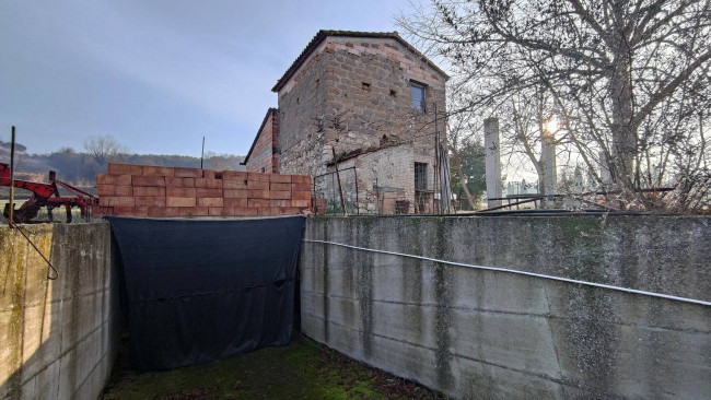 Casale in vendita a Attigliano