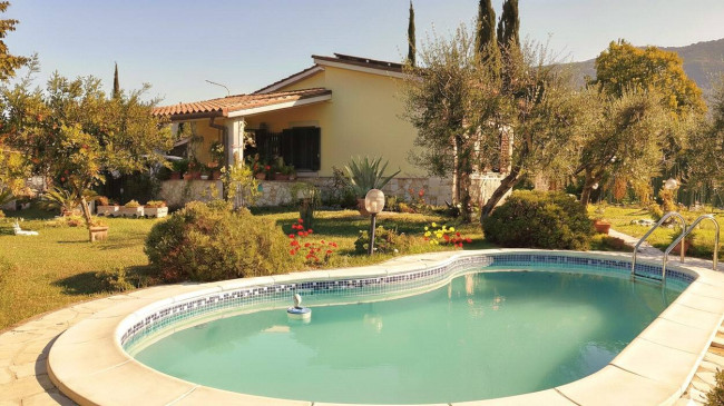 Villa in vendita a Montecchio