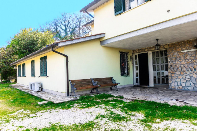 Casa singola in vendita a Narni