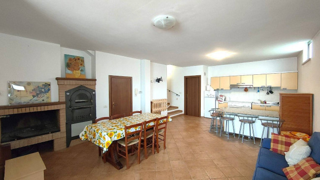 Villetta  trifamiliare in vendita a Montecastrilli