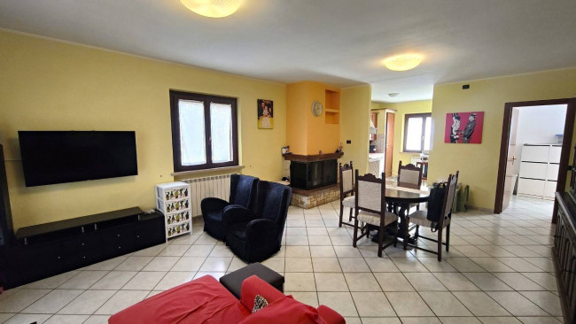 Villetta  trifamiliare in vendita a Montecastrilli