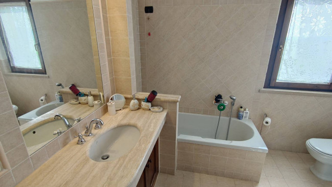 Villetta  trifamiliare in vendita a Montecastrilli