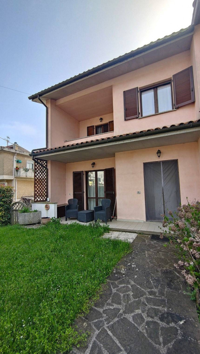 Villetta  trifamiliare in vendita a Montecastrilli