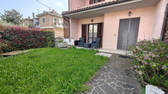 Villetta  trifamiliare in vendita a Montecastrilli