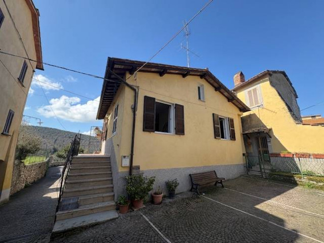 casa semi-indipendente in vendita a Narni