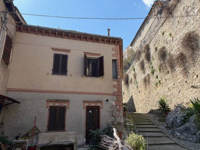 casa semi-indipendente in vendita a Narni