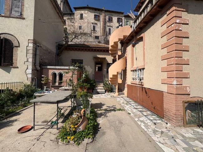 casa semi-indipendente in vendita a Narni