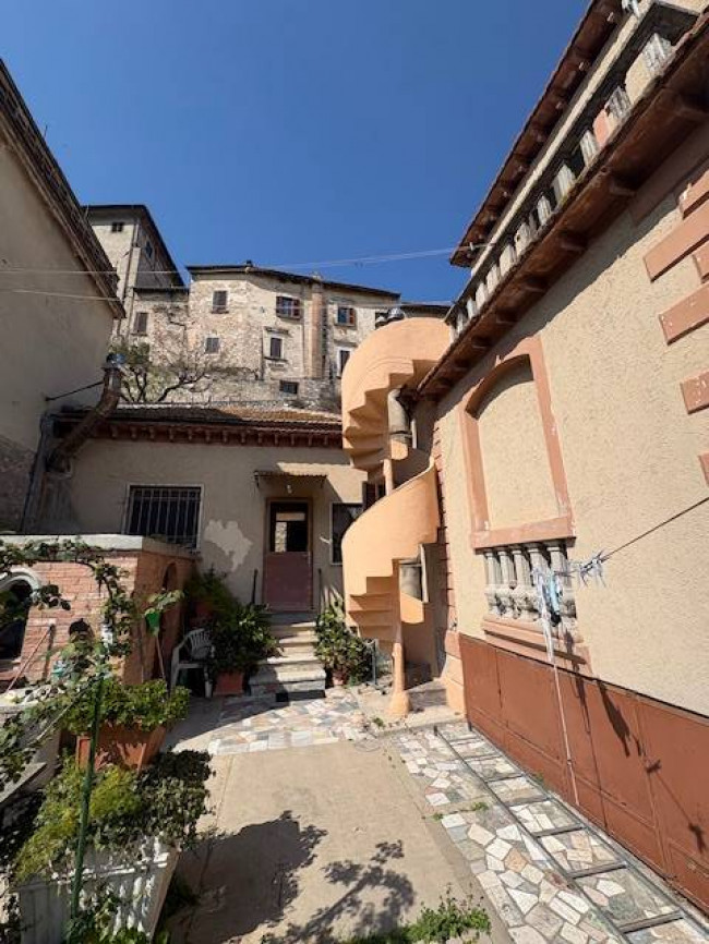casa semi-indipendente in vendita a Narni