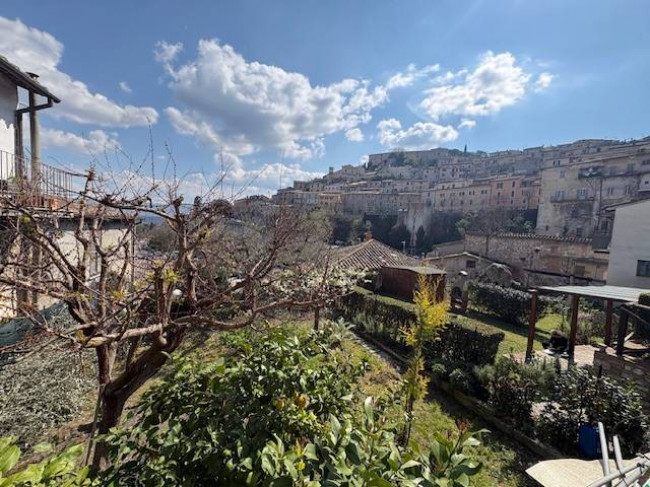 casa semi-indipendente in vendita a Narni