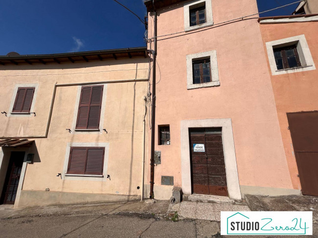 Single House for sale in Bassano in Teverina