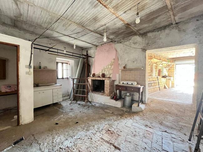 Box o garage in vendita a Bassano in Teverina