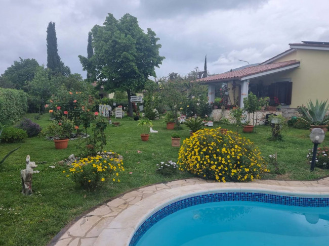 Villa for sale in Montecchio