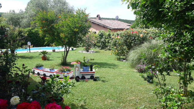 Villa for sale in Montecchio