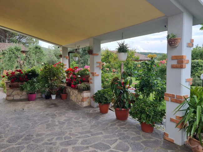 Villa for sale in Montecchio
