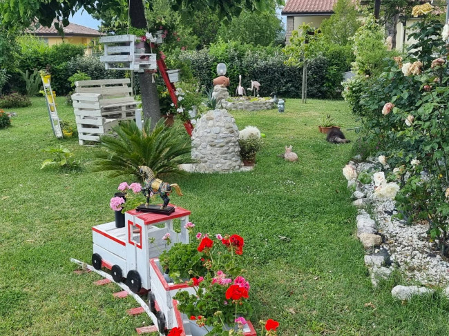 Villa for sale in Montecchio