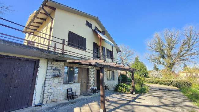 Villa in vendita a Montecchio