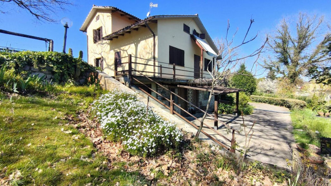 Villa in vendita a Montecchio