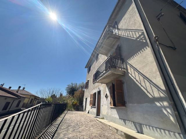 casa semi-indipendente in vendita a Narni