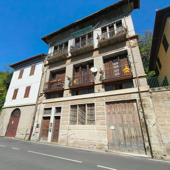 Warehouse for sale in Soriano nel Cimino