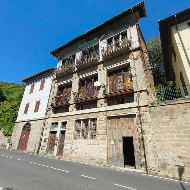 Warehouse for sale in Soriano nel Cimino