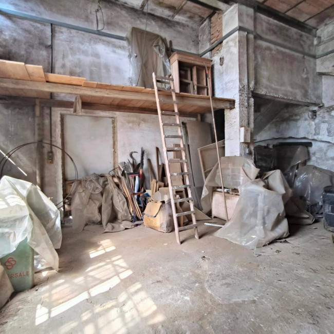 Warehouse for sale in Soriano nel Cimino
