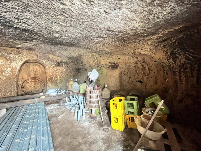 Cantina in vendita a Bassano in Teverina