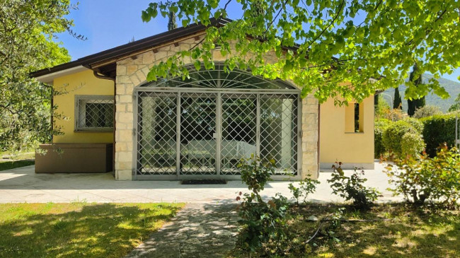 Villa in vendita a Montecchio
