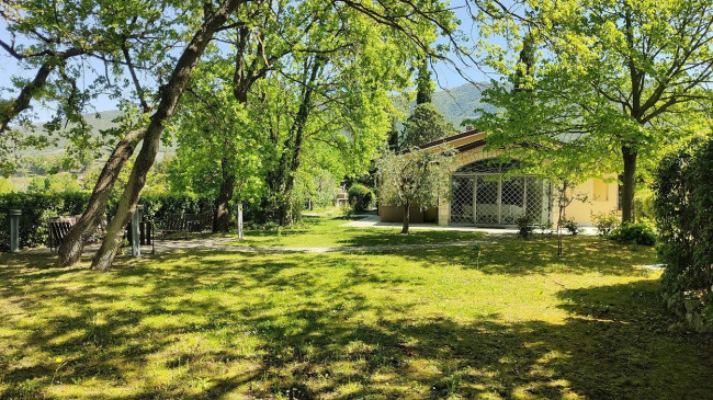 Villa in vendita a Montecchio