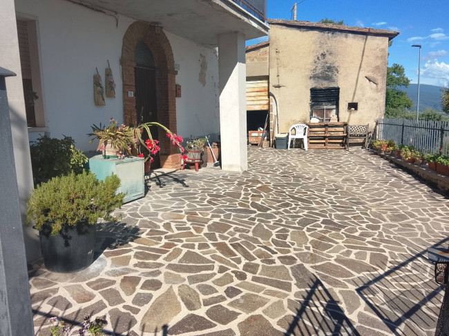 casa semi-indipendente in vendita a Narni