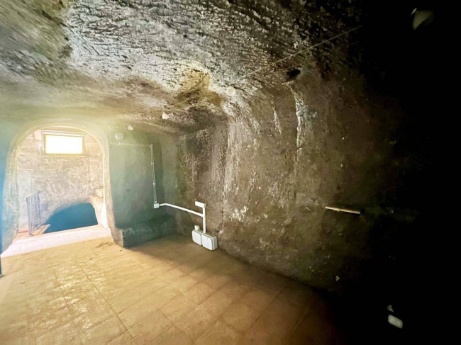 Warehouse for sale in Soriano nel Cimino