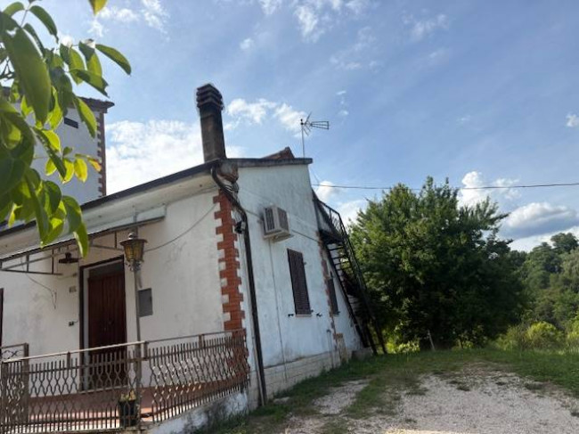 casa semi-indipendente in vendita a Narni