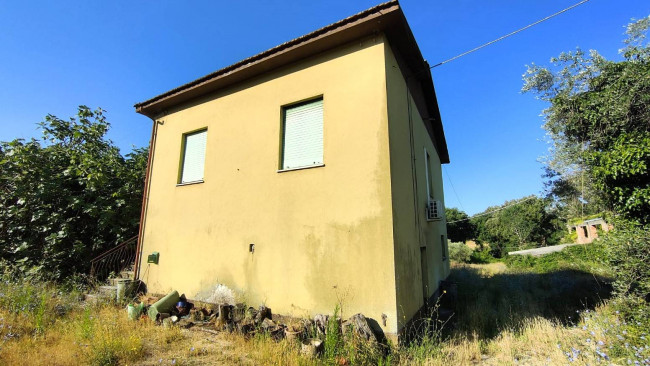 Casa singola in vendita a Amelia