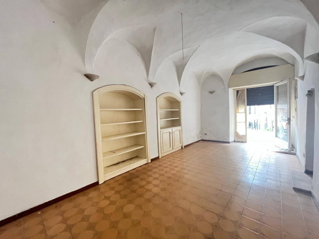 Locale commerciale in vendita a Orte