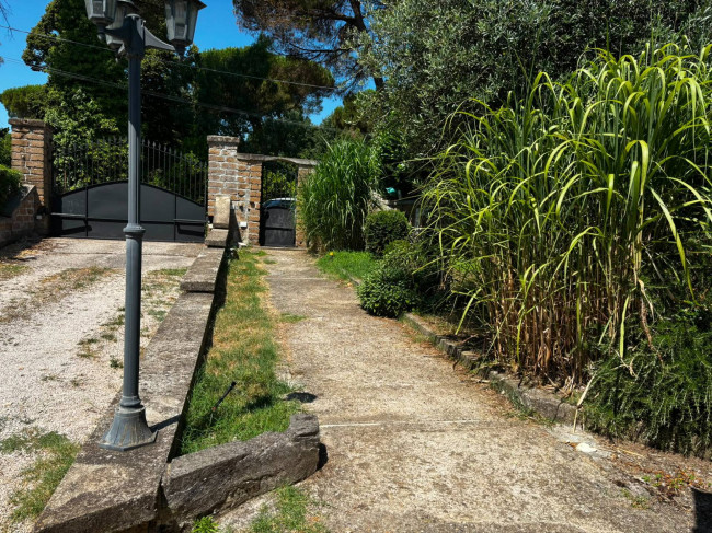 Casa singola in vendita a Bassano in Teverina
