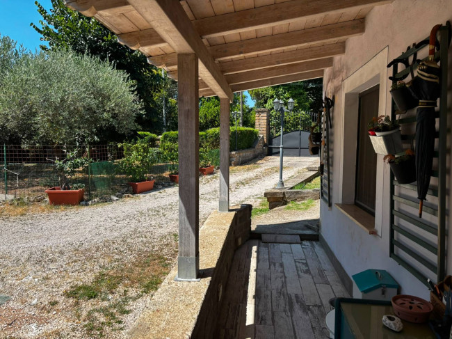 Casa singola in vendita a Bassano in Teverina
