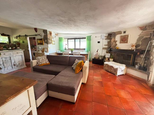 Casa singola in vendita a Bassano in Teverina