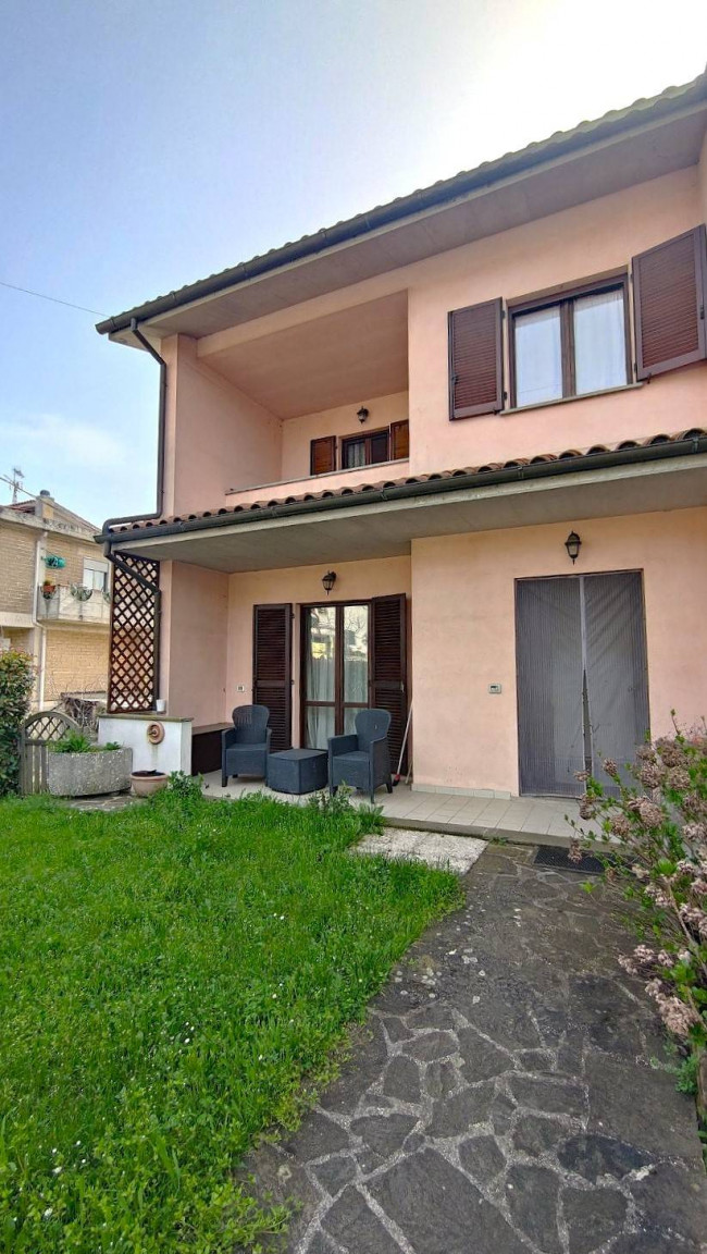 Villetta  trifamiliare in vendita a Montecastrilli