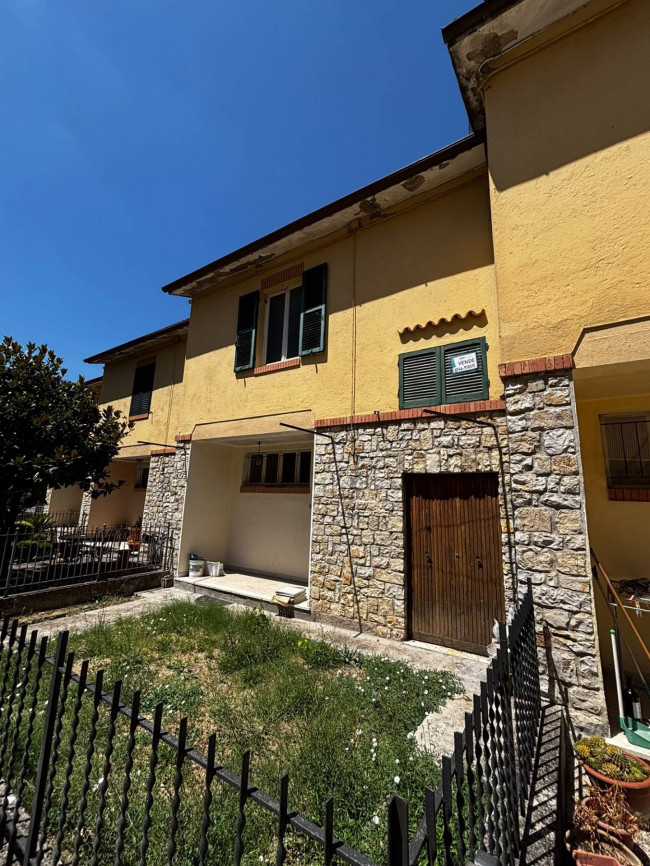 Villetta  trifamiliare in vendita a Amelia