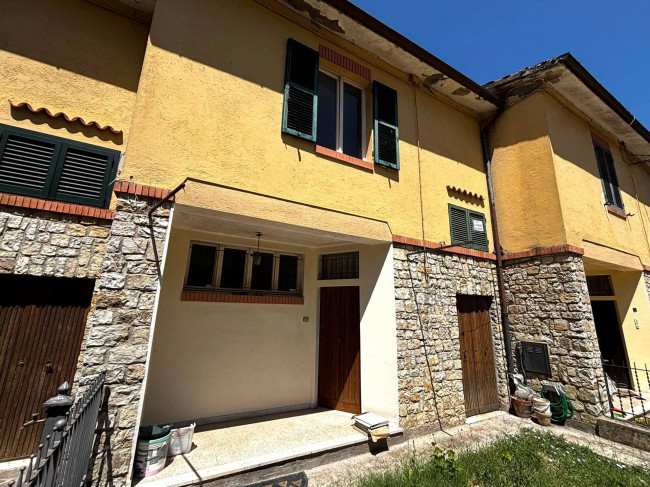 Villetta  trifamiliare in vendita a Amelia