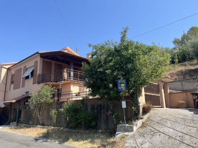 Casa singola in vendita a Calvi dell'Umbria