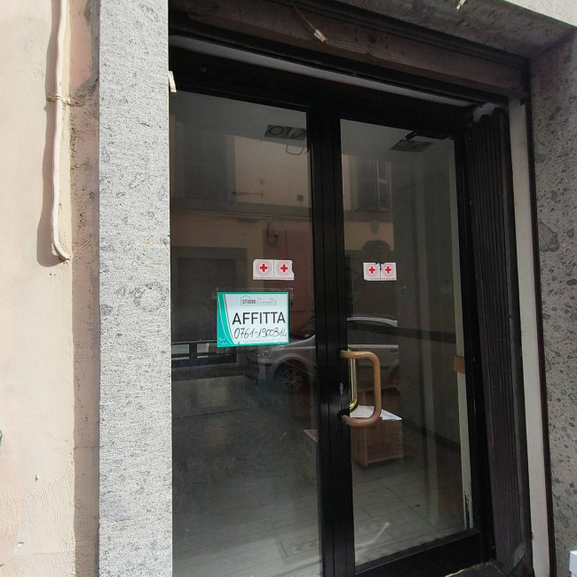 Locale commerciale in affitto a Soriano nel Cimino