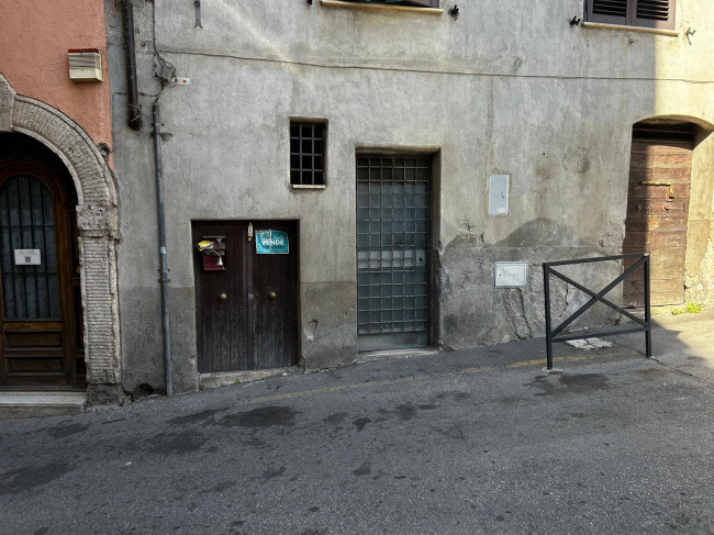 Store for sale in Orte