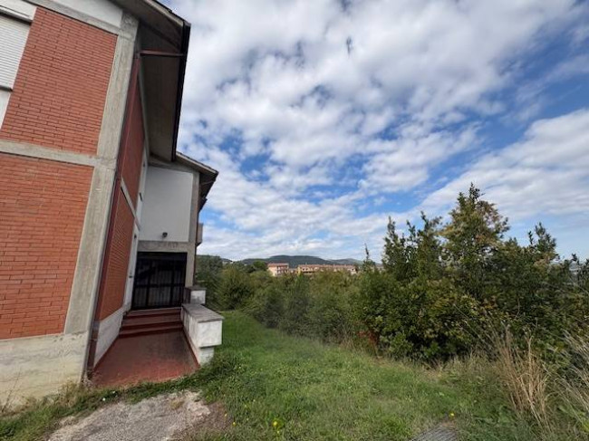 casa semi-indipendente in vendita a Narni