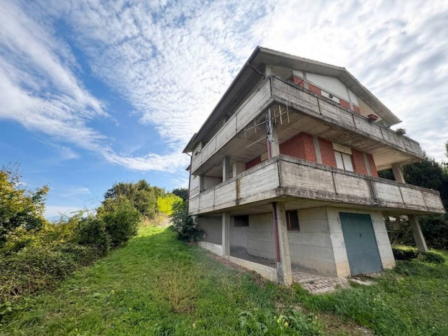 casa semi-indipendente in vendita a Narni