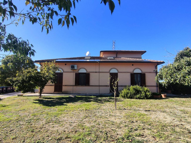 Villa for sale in Amelia