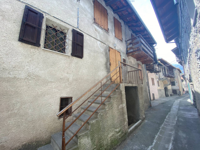 Casa semindipendente in vendita a Mattie